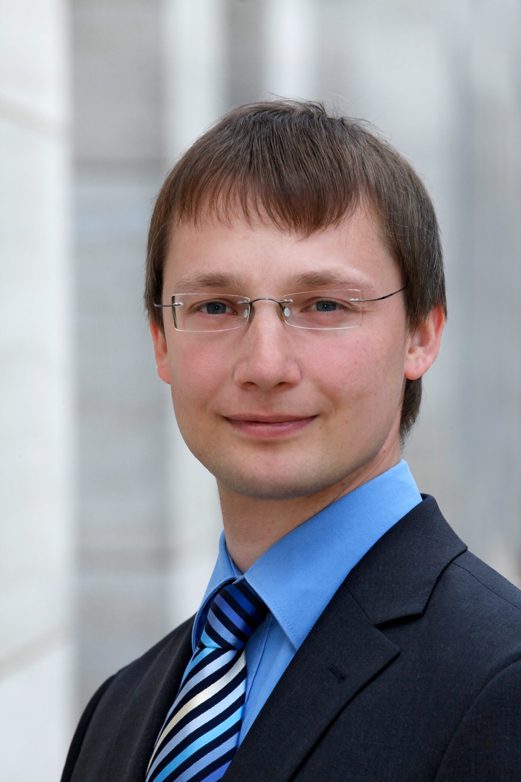Dr. Felix Riek